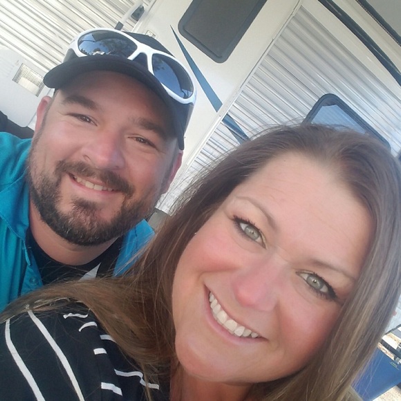 Meet your Posher, Jon and Corrina - Picture 2 of 4